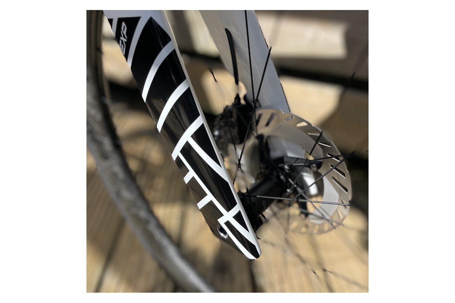 FALATH EXP — zadný trojuholník detail